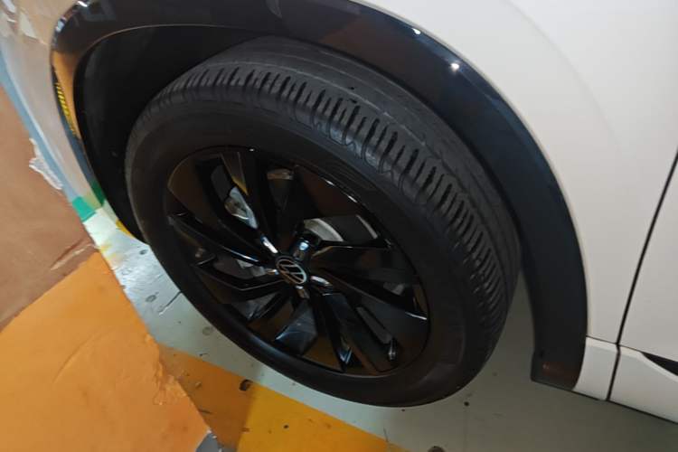 Used Volkswagen Tayron X 2023 330TSI Two-Wheel-Drive Prestige High-Energy Version Left Front Wheel Hub
