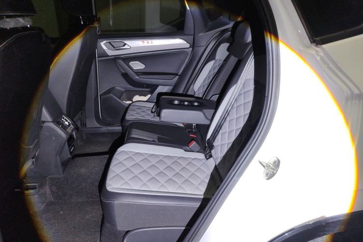 Used Volkswagen Tayron X 2023 380TSI Four-Wheel Drive Flagship Smart Edition Left Rear Seat