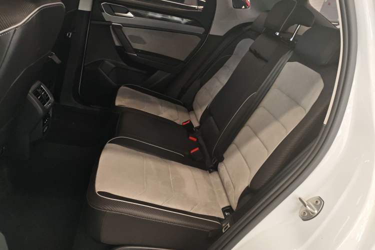 Used Volkswagen Tayron X 2023 330TSI Two-Wheel-Drive Prestige High-Energy Version Left Rear Seat