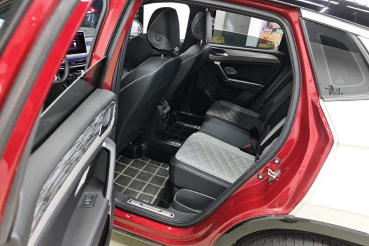 Used Volkswagen Tayron X 2023 380TSI Four-Wheel Drive Flagship Smart Edition Left Rear Seat