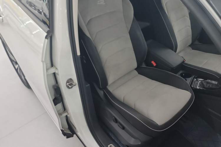 Used Volkswagen Tayron X 2023 330TSI Two-Wheel-Drive Prestige High-Energy Version Right Front Seat