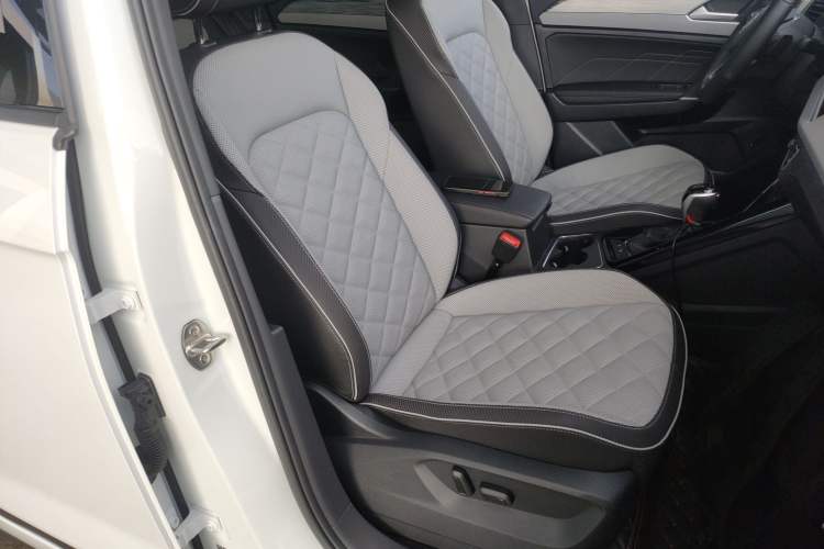 Used Volkswagen Tayron X 2023 330TSI Two-Wheel-Drive Flagship Smart Edition Right Front Seat