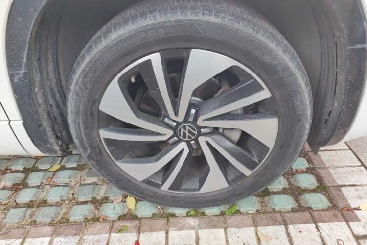 Used Volkswagen Tayron X 2023 330TSI Two-Wheel-Drive Prestige High-Energy Version Right Front Wheel Hub