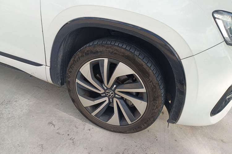 Used Volkswagen Tayron X 2023 330TSI Two-Wheel-Drive Prestige High-Energy Version Right Front Wheel Hub