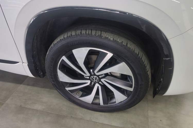 Used Volkswagen Tayron X 2023 330TSI Two-Wheel-Drive Prestige High-Energy Version Right Front Wheel Hub
