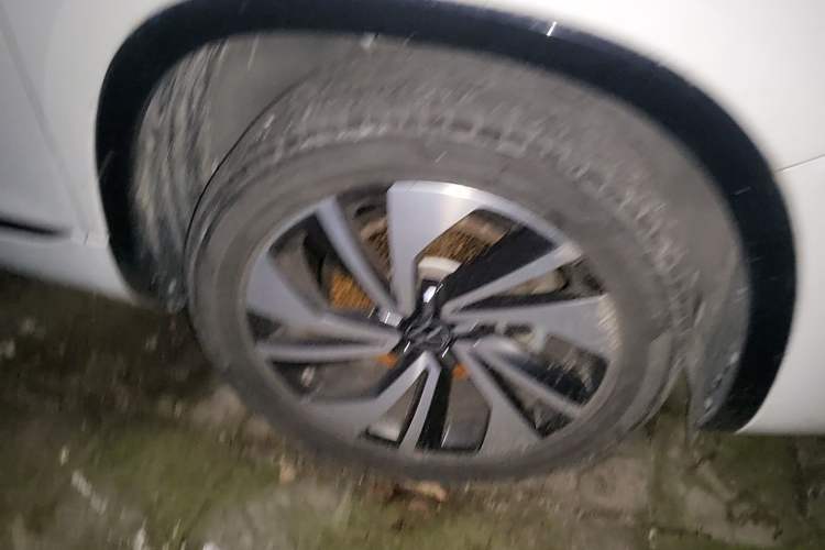 Used Volkswagen Tayron X 2023 330TSI Two-Wheel-Drive Prestige High-Energy Version Right Front Wheel Hub