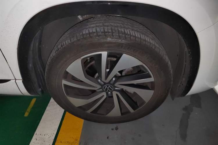 Used Volkswagen Tayron X 2023 330TSI Two-Wheel-Drive Prestige High-Energy Version Right Front Wheel Hub