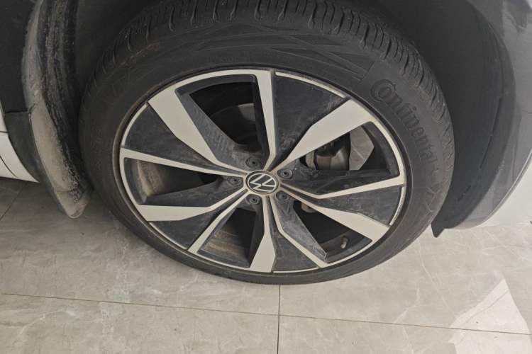 Used Volkswagen Tayron X 2023 330TSI Two-Wheel-Drive Flagship Smart Edition Right Front Wheel Hub