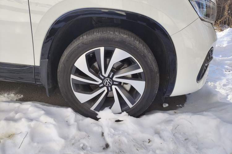 Used Volkswagen Tayron X 2023 330TSI Two-Wheel-Drive Prestige High-Energy Version Right Front Wheel Hub
