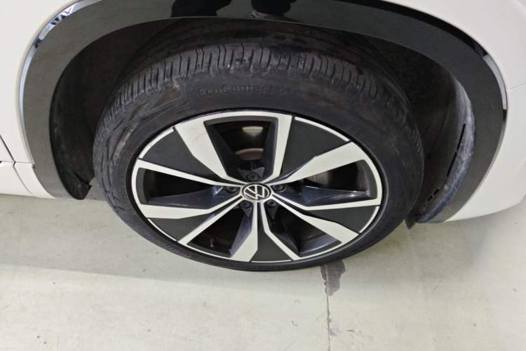 Used Volkswagen Tayron X 2023 380TSI Four-Wheel Drive Flagship Smart Edition Right Front Wheel Hub