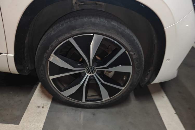 Used Volkswagen Tayron X 2023 380TSI Four-Wheel Drive Flagship Smart Edition Right Front Wheel Hub