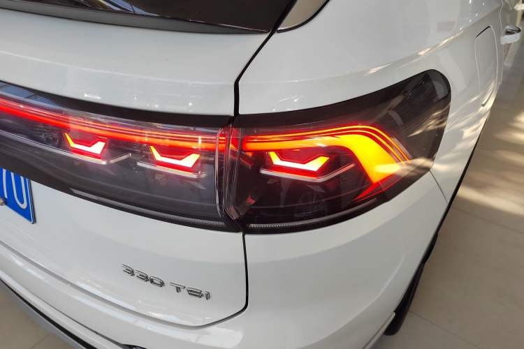 Used Volkswagen Tayron X 2023 330TSI Two-Wheel-Drive Prestige High-Energy Version Right Rear Taillight