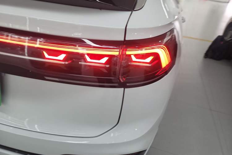 Used Volkswagen Tayron X 2023 330TSI Two-Wheel-Drive Prestige High-Energy Version Right Rear Taillight