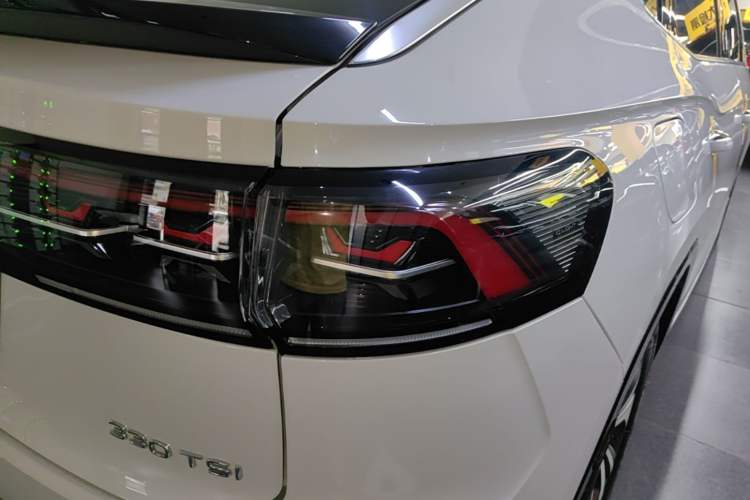 Used Volkswagen Tayron X 2023 330TSI Two-Wheel-Drive Prestige High-Energy Version Right Rear Taillight