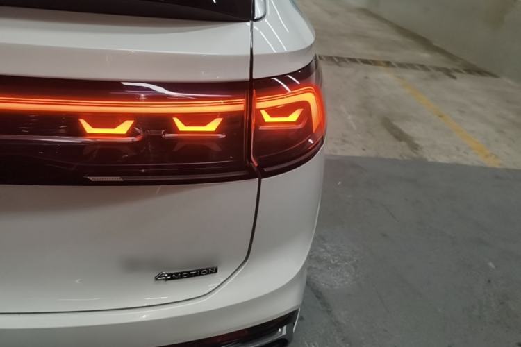 Used Volkswagen Tayron X 2023 Revised 380TSI Four-Wheel Drive Flagship Smart Edition Right Rear Taillight