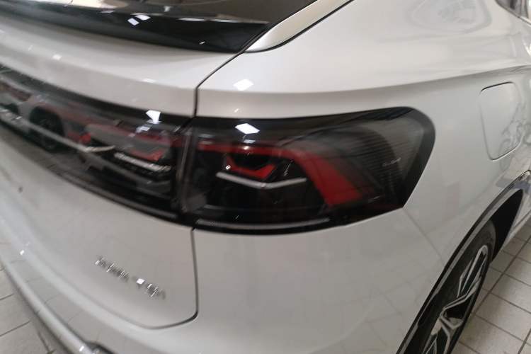 Used Volkswagen Tayron X 2023 330TSI Two-Wheel-Drive Flagship Smart Edition Right Rear Taillight
