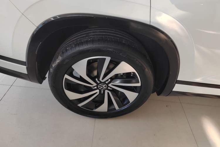Used Volkswagen Tayron X 2023 330TSI Two-Wheel-Drive Prestige High-Energy Version Right Rear Wheel Hub