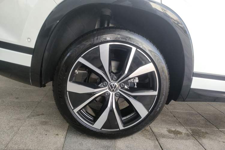 Used Volkswagen Tayron X 2023 330TSI Two-Wheel-Drive Flagship Smart Edition Right Rear Wheel Hub