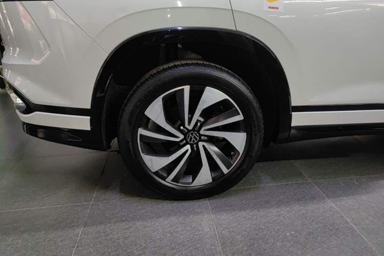 Used Volkswagen Tayron X 2023 330TSI Two-Wheel-Drive Prestige High-Energy Version Right Rear Wheel Hub
