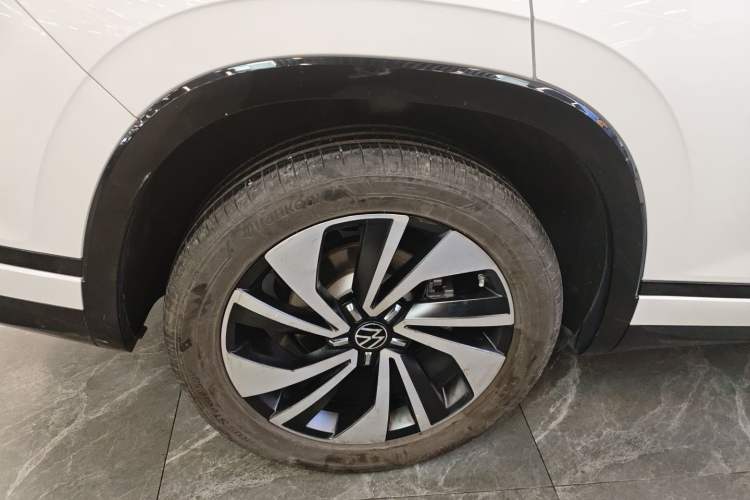 Used Volkswagen Tayron X 2023 330TSI Two-Wheel-Drive Prestige High-Energy Version Right Rear Wheel Hub