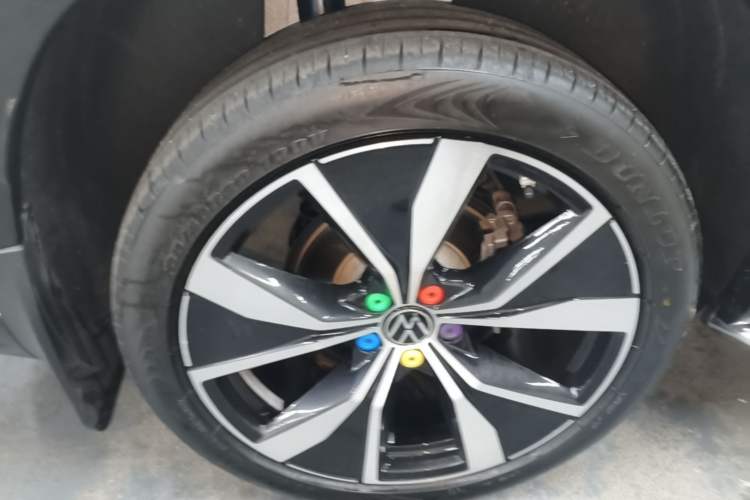 Used Volkswagen Tayron X 2023 Revised 380TSI Four-Wheel Drive Flagship Smart Edition Right Rear Wheel Hub