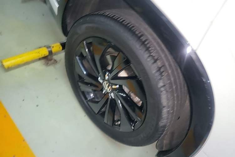 Used Volkswagen Tayron X 2023 330TSI Two-Wheel-Drive Prestige High-Energy Version Right Rear Wheel Hub