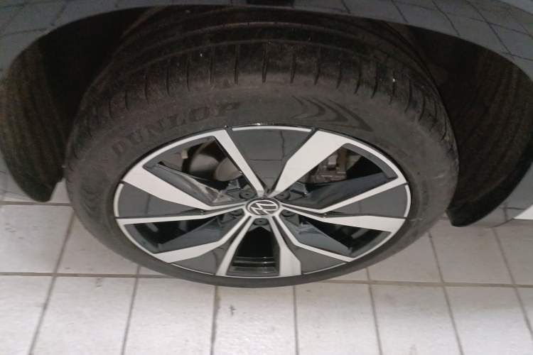 Used Volkswagen Tayron X 2023 330TSI Two-Wheel-Drive Flagship Smart Edition Right Rear Wheel Hub