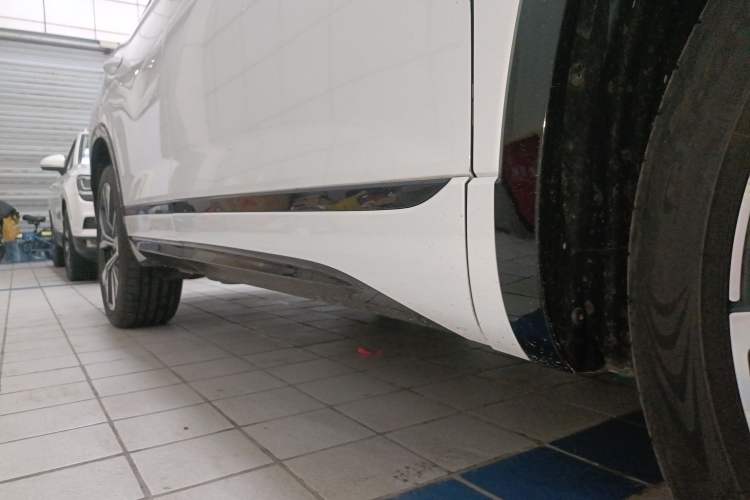 Used Volkswagen Tayron X 2023 330TSI Two-Wheel-Drive Flagship Smart Edition Right Side Sill