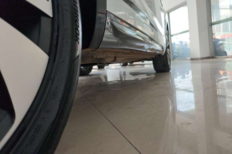 Used Volkswagen Tayron X 2023 330TSI Two-Wheel-Drive Prestige High-Energy Version Right Side Sill