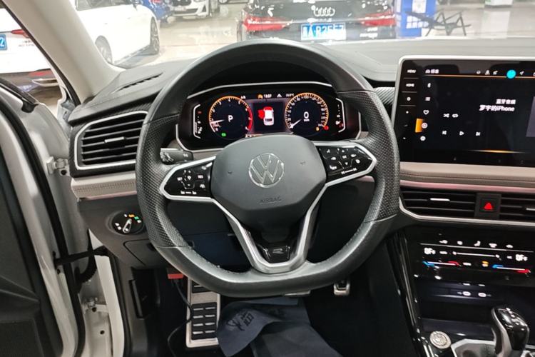 Used Volkswagen Tayron X 2023 330TSI Two-Wheel-Drive Prestige High-Energy Version Steering Wheel