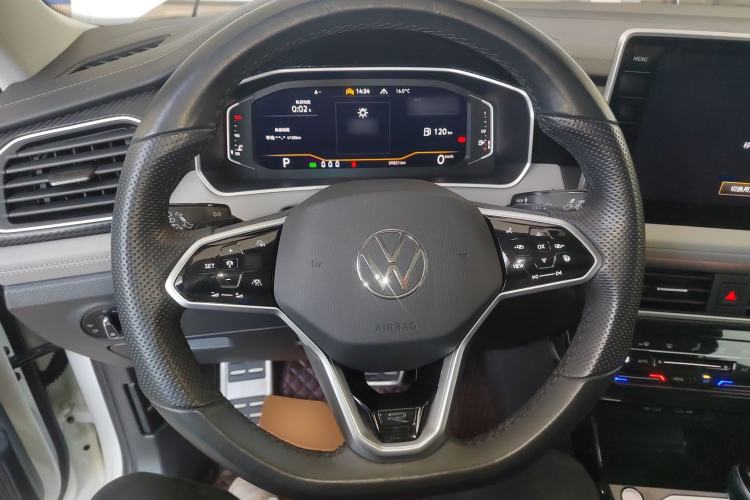 Used Volkswagen Tayron X 2023 330TSI Two-Wheel-Drive Prestige High-Energy Version Steering Wheel
