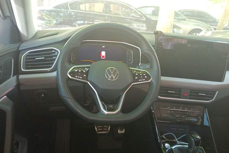 Used Volkswagen Tayron X 2023 330TSI Two-Wheel-Drive Prestige High-Energy Version Steering Wheel