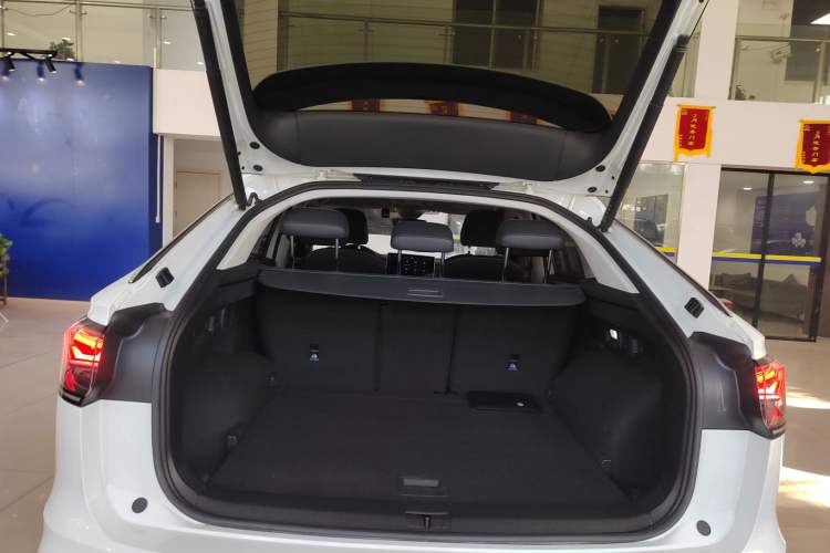 Used Volkswagen Tayron X 2023 330TSI Two-Wheel-Drive Prestige High-Energy Version Trunk