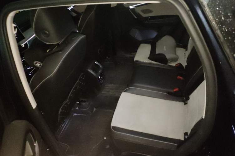 Used Volkswagen Tayron X 2024 330TSI Two-Wheel-Drive Prestige High-Energy Edition Left Rear Seat