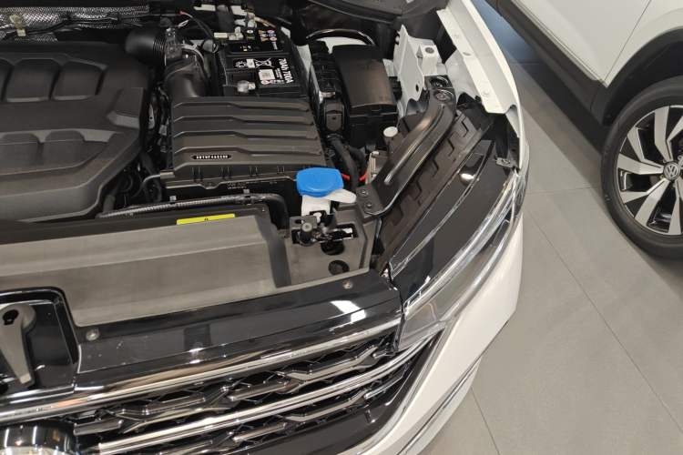 Used Volkswagen Tayron X 2024 330TSI Two-Wheel-Drive Prestige High-Energy Edition Engine Bay Left