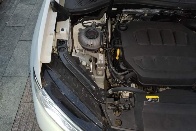 Used Volkswagen Tayron X 2024 330TSI Two-Wheel-Drive Prestige High-Energy Edition Engine Bay Right