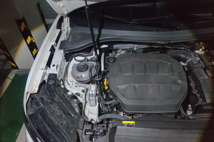 Used Volkswagen Tayron X 2024 330TSI Two-Wheel-Drive Prestige High-Energy Edition Engine Bay Right