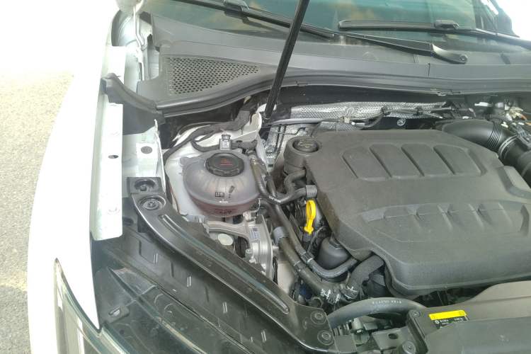 Used Volkswagen Tayron X 2024 330TSI Two-Wheel-Drive Prestige High-Energy Edition Engine Bay Right