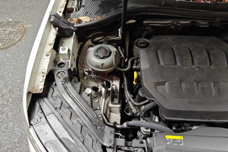 Used Volkswagen Tayron X 2024 330TSI Two-Wheel-Drive Prestige High-Energy Edition Engine Bay Right