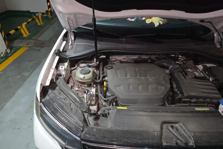 Used Volkswagen Tayron X 2024 330TSI Two-Wheel-Drive Prestige High-Energy Edition Engine Bay Right
