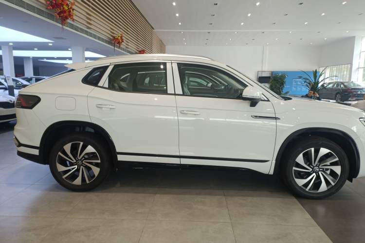 Used Volkswagen Tayron X 2024 330TSI Two-Wheel-Drive Prestige High-Energy Edition Exterior 2