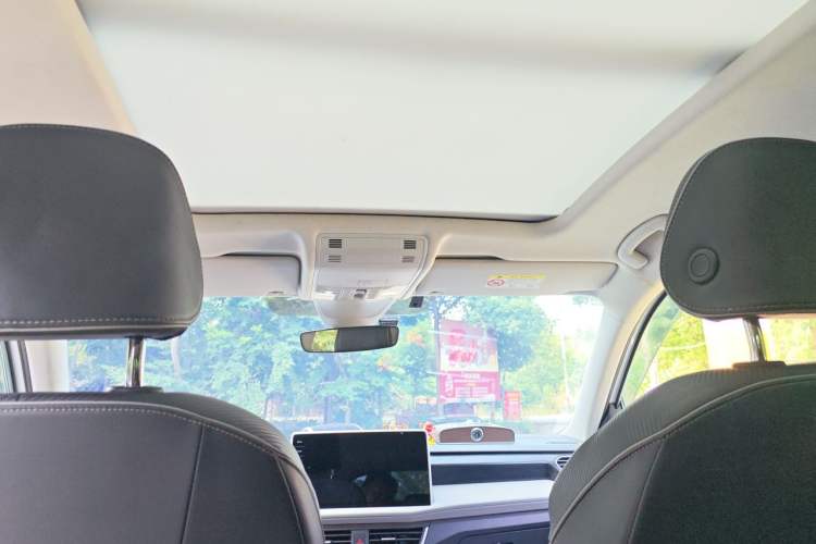 Used Volkswagen Tayron X 2024 330TSI Two-Wheel-Drive Prestige High-Energy Edition Headliner
