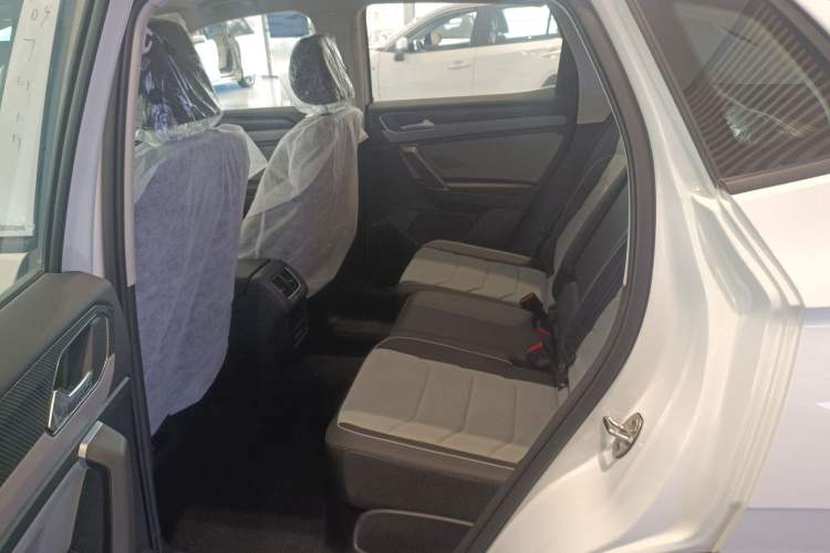 Used Volkswagen Tayron X 2024 330TSI Two-Wheel-Drive Prestige High-Energy Edition Interior 1
