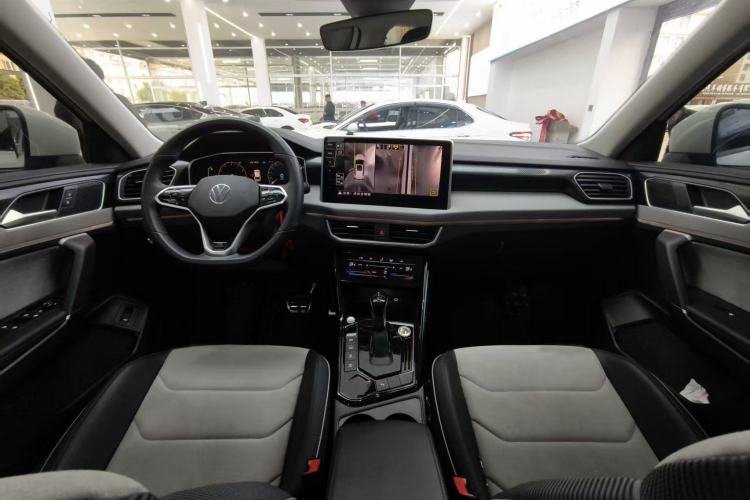 Used Volkswagen Tayron X 2024 330TSI Two-Wheel-Drive Prestige High-Energy Edition Interior 1