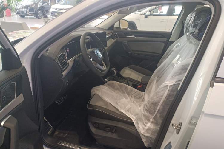 Used Volkswagen Tayron X 2024 330TSI Two-Wheel-Drive Prestige High-Energy Edition Interior 2
