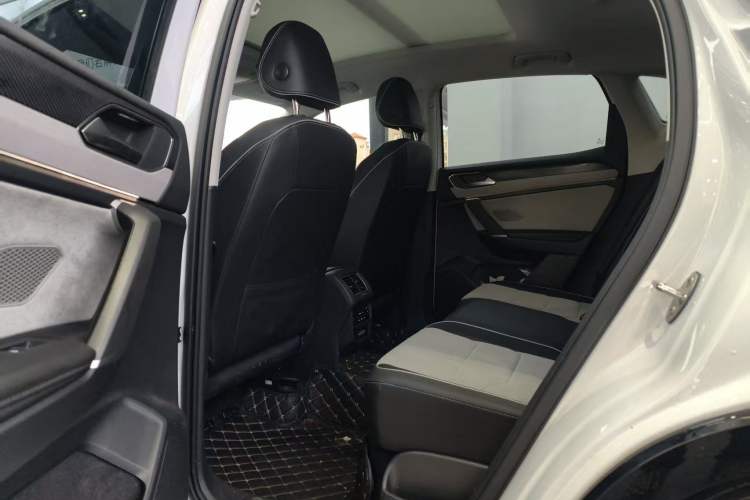 Used Volkswagen Tayron X 2024 330TSI Two-Wheel-Drive Prestige High-Energy Edition Interior 2