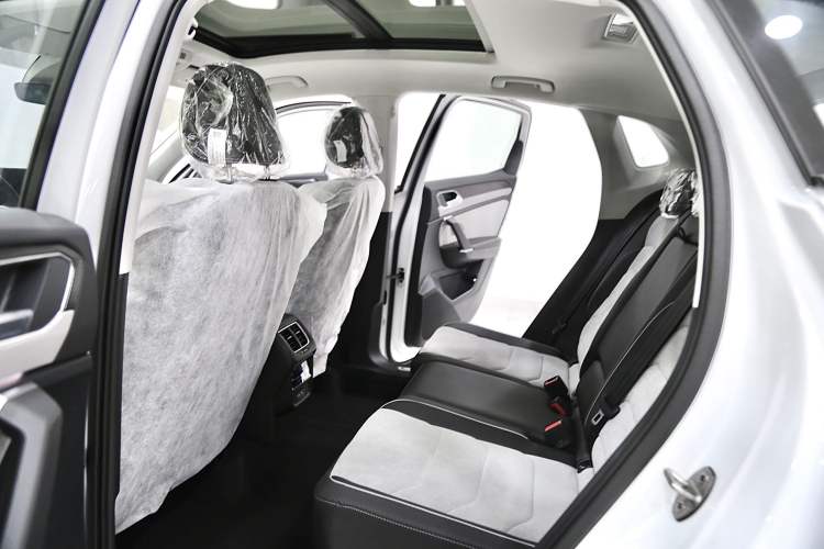 Used Volkswagen Tayron X 2024 330TSI Two-Wheel-Drive Prestige High-Energy Edition Interior 5