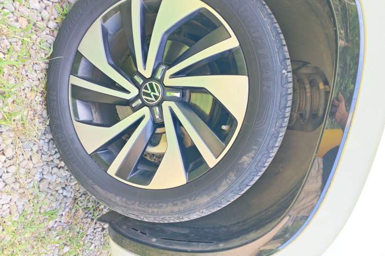 Used Volkswagen Tayron X 2024 330TSI Two-Wheel-Drive Prestige High-Energy Edition Right Front Wheel Hub