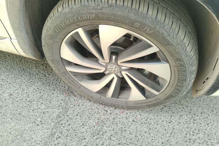 Used Volkswagen Tayron X 2024 330TSI Two-Wheel-Drive Prestige High-Energy Edition Right Front Wheel Hub