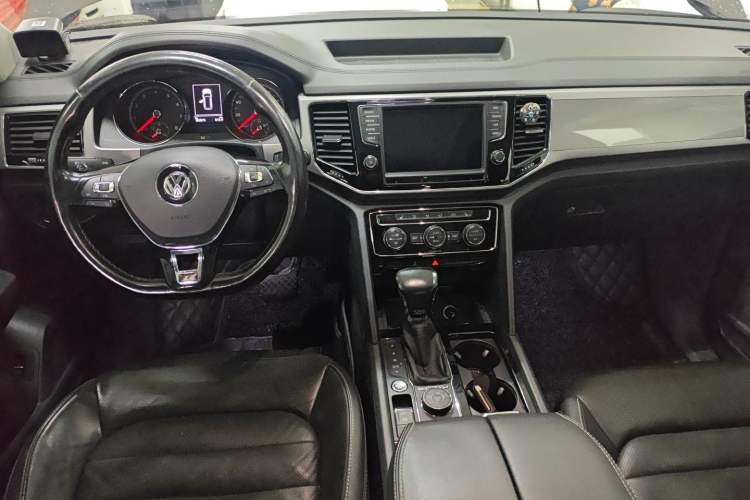 Used Volkswagen Teramont 2017 530 V6 Four-Wheel Drive Luxury Edition Center Console